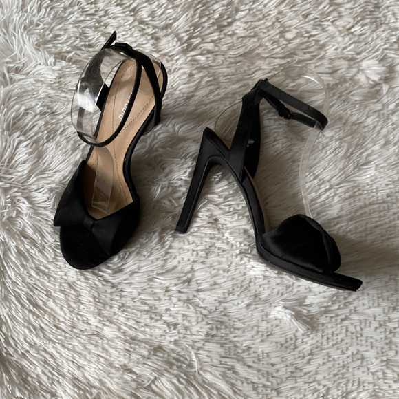 Black satin bow ankle wrap sandals, size 6 1/2 - Picture 2 of 12